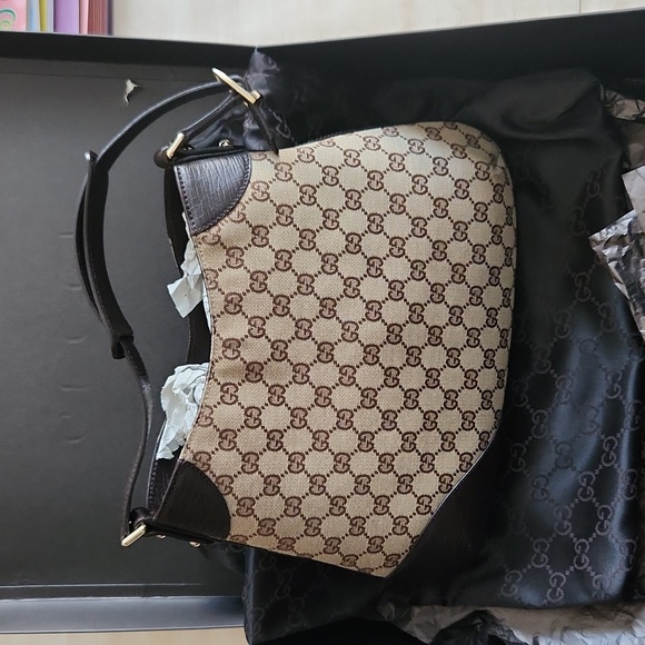 Gucci Women's Shoulder Bag - Picture 2 of 9